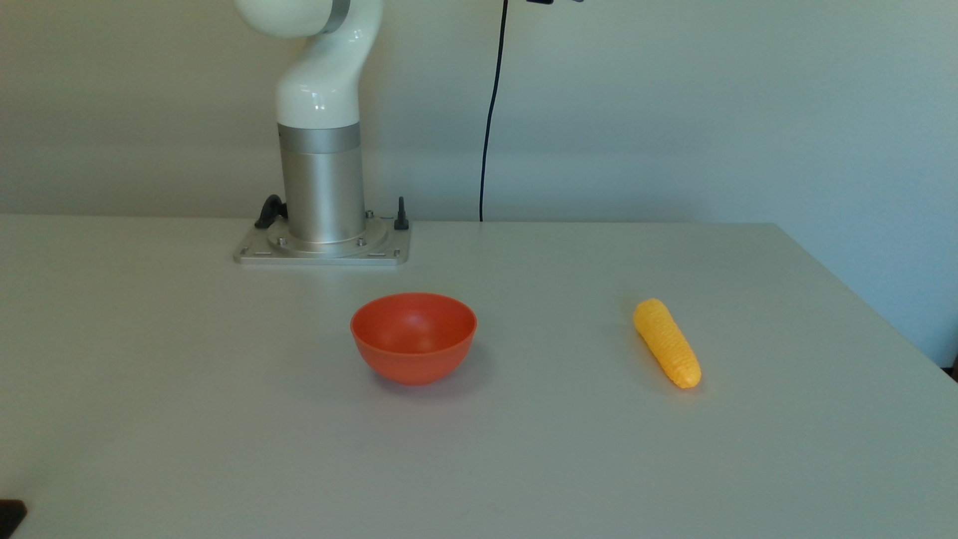 External-camera view of the initial task layout